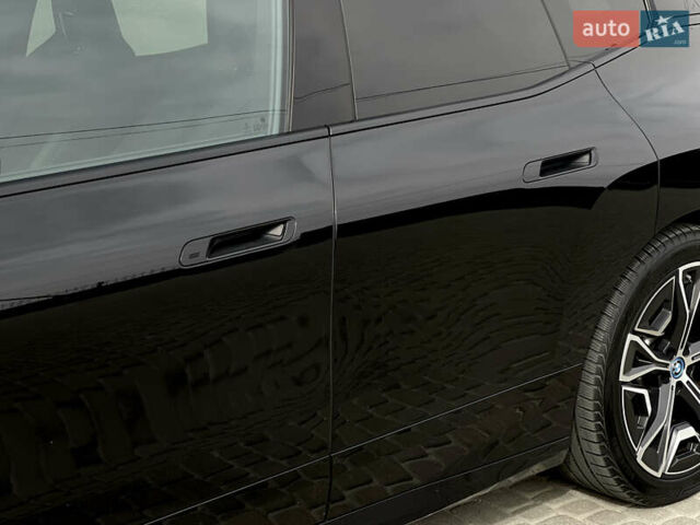 Черный БМВ iX, объемом двигателя 0 л и пробегом 27 тыс. км за 50000 $, фото 36 на Automoto.ua