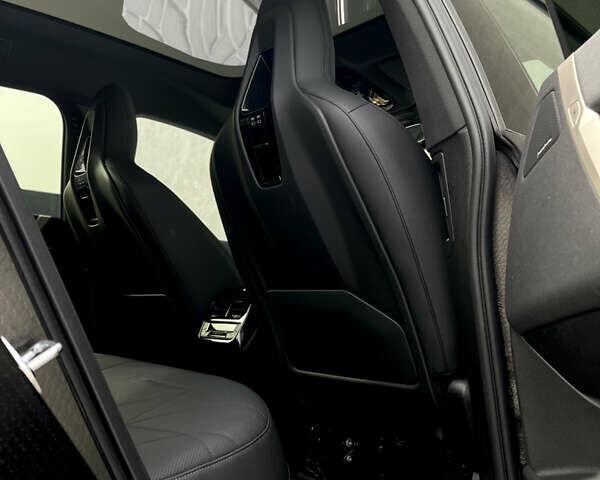 Черный БМВ iX, объемом двигателя 0 л и пробегом 27 тыс. км за 50000 $, фото 60 на Automoto.ua