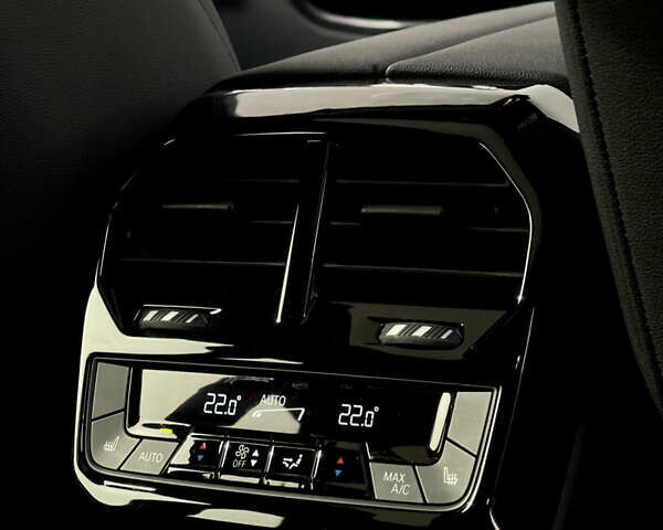 Черный БМВ iX, объемом двигателя 0 л и пробегом 27 тыс. км за 50000 $, фото 55 на Automoto.ua