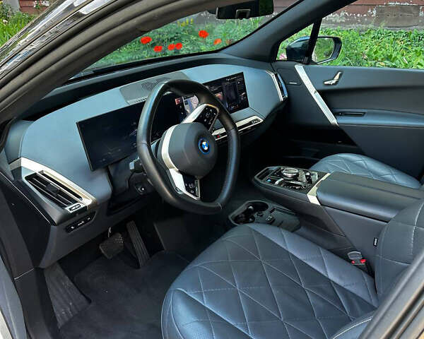 Черный БМВ iX, объемом двигателя 0 л и пробегом 54 тыс. км за 55000 $, фото 6 на Automoto.ua