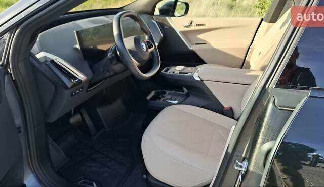 Черный БМВ iX, объемом двигателя 0 л и пробегом 48 тыс. км за 52000 $, фото 2 на Automoto.ua