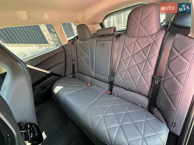 Черный БМВ iX, объемом двигателя 0 л и пробегом 83 тыс. км за 57700 $, фото 17 на Automoto.ua