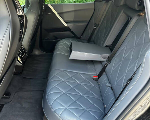 Черный БМВ iX, объемом двигателя 0 л и пробегом 54 тыс. км за 55000 $, фото 4 на Automoto.ua