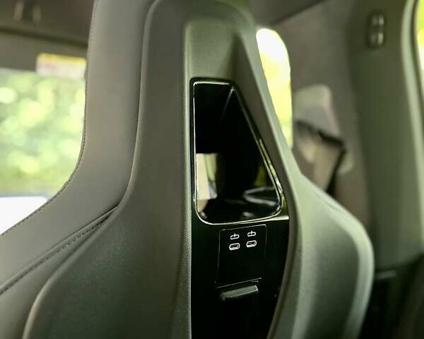 Черный БМВ iX, объемом двигателя 0 л и пробегом 48 тыс. км за 48000 $, фото 32 на Automoto.ua