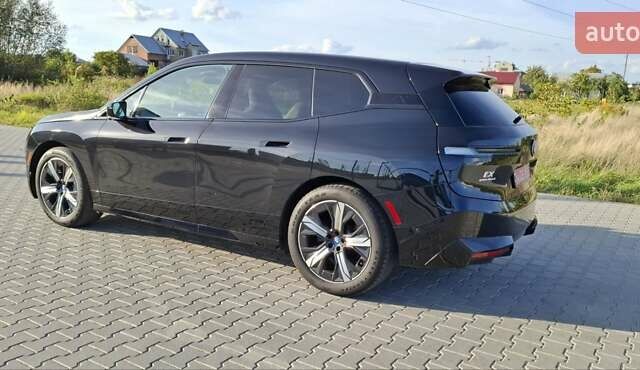 Черный БМВ iX, объемом двигателя 0 л и пробегом 48 тыс. км за 52000 $, фото 1 на Automoto.ua