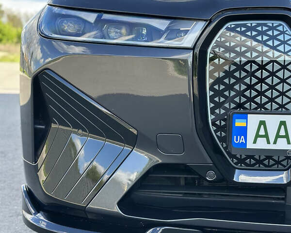 Черный БМВ iX, объемом двигателя 0 л и пробегом 54 тыс. км за 55000 $, фото 17 на Automoto.ua