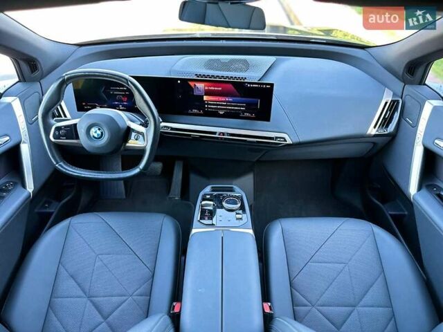 Черный БМВ iX, объемом двигателя 0 л и пробегом 20 тыс. км за 48400 $, фото 5 на Automoto.ua