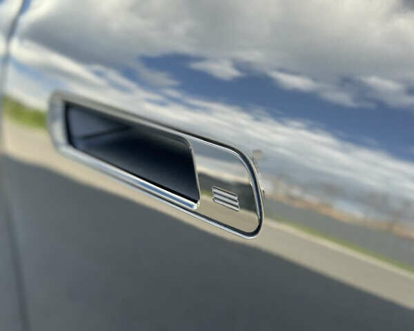 Черный БМВ iX, объемом двигателя 0 л и пробегом 54 тыс. км за 55000 $, фото 21 на Automoto.ua