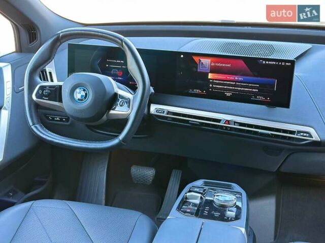 Черный БМВ iX, объемом двигателя 0 л и пробегом 20 тыс. км за 48400 $, фото 9 на Automoto.ua