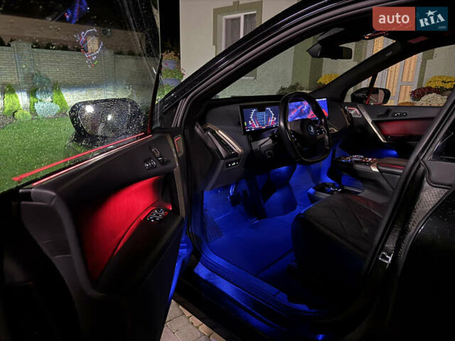 Черный БМВ iX, объемом двигателя 0 л и пробегом 57 тыс. км за 72000 $, фото 115 на Automoto.ua