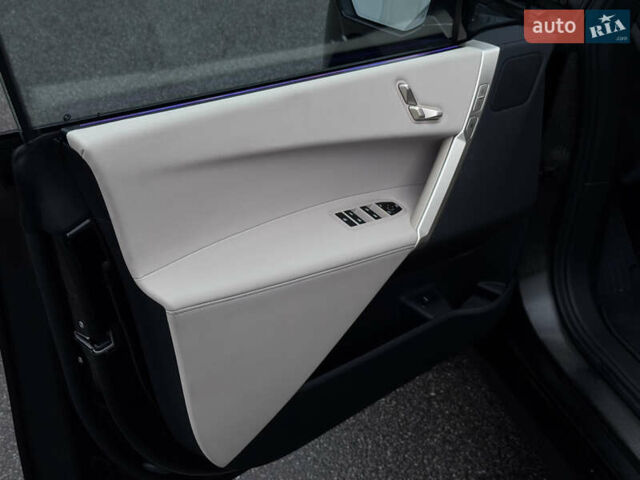 Черный БМВ iX, объемом двигателя 0 л и пробегом 18 тыс. км за 45900 $, фото 39 на Automoto.ua