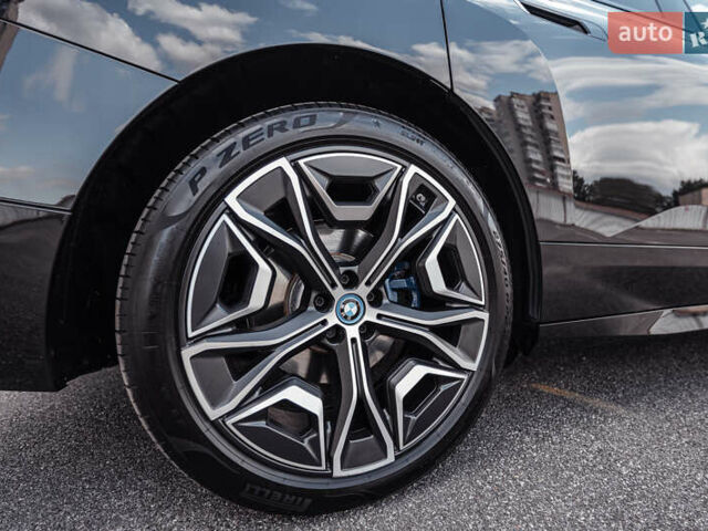 Черный БМВ iX, объемом двигателя 0 л и пробегом 67 тыс. км за 67000 $, фото 51 на Automoto.ua