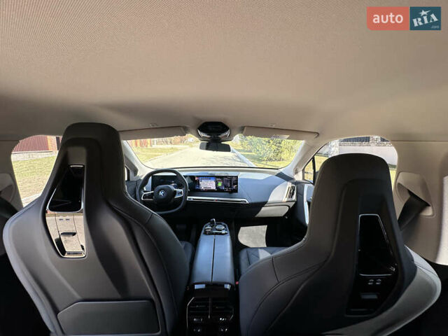 Черный БМВ iX, объемом двигателя 0 л и пробегом 85 тыс. км за 57700 $, фото 18 на Automoto.ua
