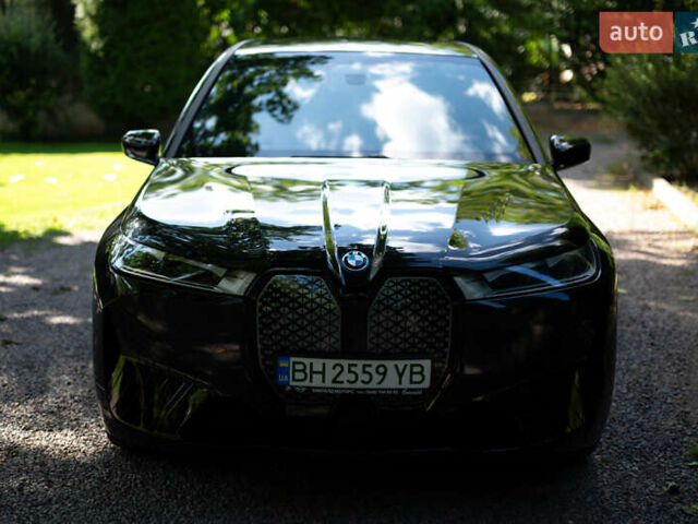 Черный БМВ iX, объемом двигателя 0 л и пробегом 48 тыс. км за 48000 $, фото 13 на Automoto.ua