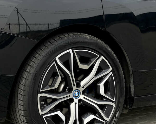 Черный БМВ iX, объемом двигателя 0 л и пробегом 27 тыс. км за 50000 $, фото 44 на Automoto.ua