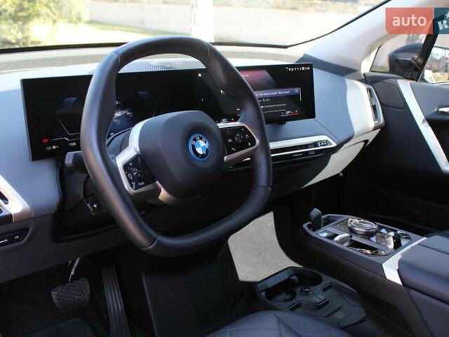 Черный БМВ iX, объемом двигателя 0 л и пробегом 85 тыс. км за 57700 $, фото 14 на Automoto.ua