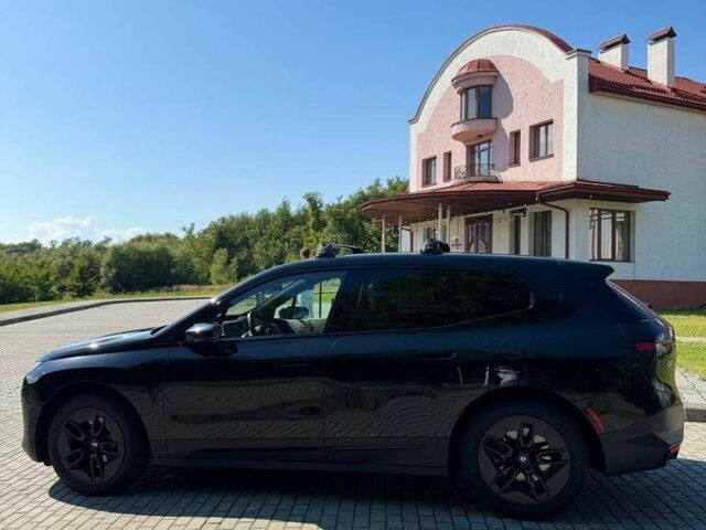Черный БМВ iX, объемом двигателя 0 л и пробегом 59 тыс. км за 52500 $, фото 4 на Automoto.ua