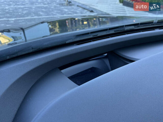 Черный БМВ iX, объемом двигателя 0 л и пробегом 72 тыс. км за 48500 $, фото 77 на Automoto.ua