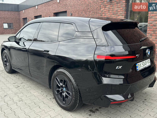 Черный БМВ iX, объемом двигателя 0 л и пробегом 55 тыс. км за 51500 $, фото 4 на Automoto.ua