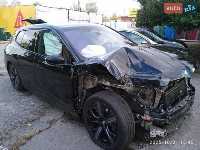 Черный БМВ iX, объемом двигателя 0 л и пробегом 25 тыс. км за 31500 $, фото 8 на Automoto.ua