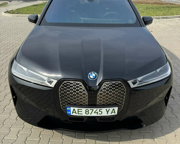 Черный БМВ iX, объемом двигателя 0 л и пробегом 6 тыс. км за 92000 $, фото 21 на Automoto.ua