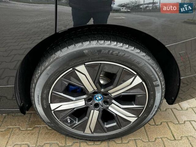 Черный БМВ iX, объемом двигателя 0 л и пробегом 27 тыс. км за 58500 $, фото 19 на Automoto.ua