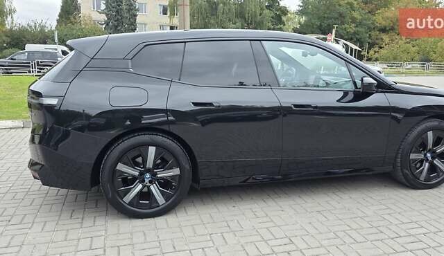Черный БМВ iX, объемом двигателя 0 л и пробегом 98 тыс. км за 58800 $, фото 21 на Automoto.ua