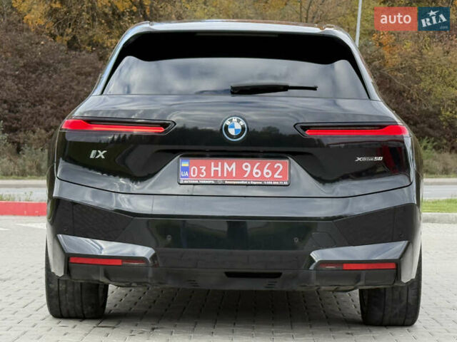 Черный БМВ iX, объемом двигателя 0 л и пробегом 46 тыс. км за 67999 $, фото 7 на Automoto.ua