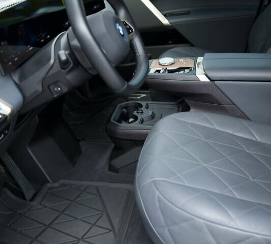 Черный БМВ iX, объемом двигателя 0 л и пробегом 6 тыс. км за 92000 $, фото 27 на Automoto.ua