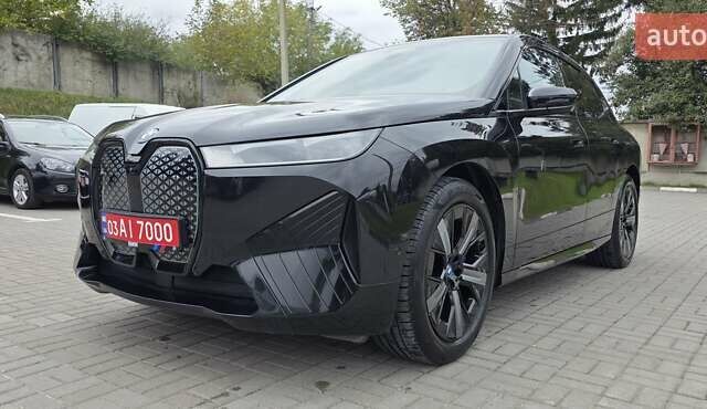 Черный БМВ iX, объемом двигателя 0 л и пробегом 98 тыс. км за 58800 $, фото 1 на Automoto.ua