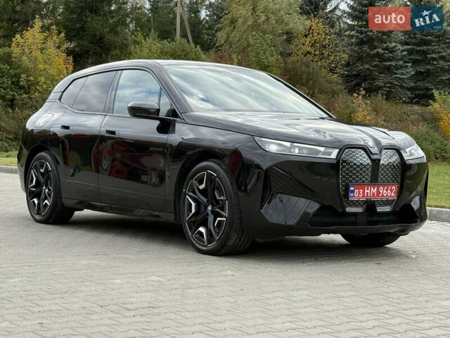 Черный БМВ iX, объемом двигателя 0 л и пробегом 46 тыс. км за 67999 $, фото 4 на Automoto.ua