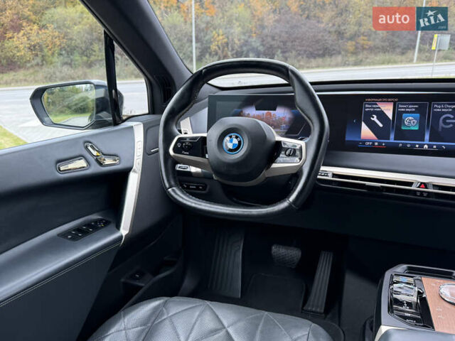 Черный БМВ iX, объемом двигателя 0 л и пробегом 46 тыс. км за 67999 $, фото 2 на Automoto.ua