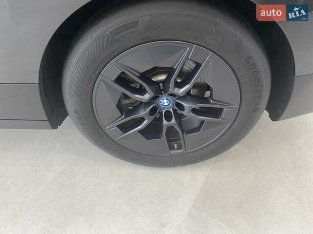 Чорний БМВ iX, об'ємом двигуна 0 л та пробігом 10 тис. км за 81800 $, фото 8 на Automoto.ua