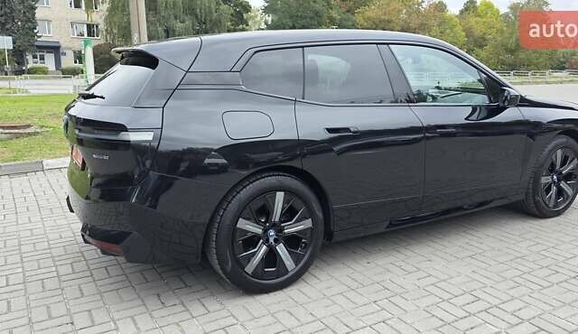 Черный БМВ iX, объемом двигателя 0 л и пробегом 98 тыс. км за 58800 $, фото 23 на Automoto.ua