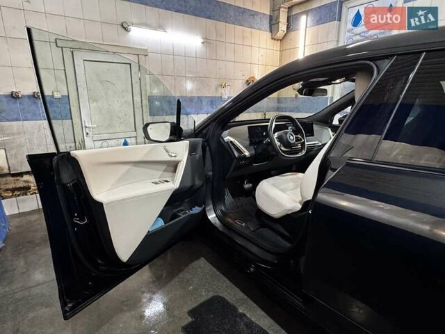 Черный БМВ iX, объемом двигателя 0 л и пробегом 27 тыс. км за 58500 $, фото 54 на Automoto.ua