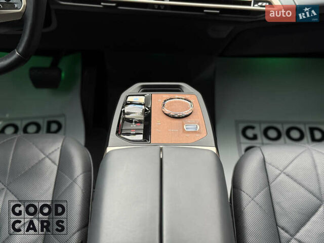 Черный БМВ iX, объемом двигателя 0 л и пробегом 38 тыс. км за 72000 $, фото 25 на Automoto.ua