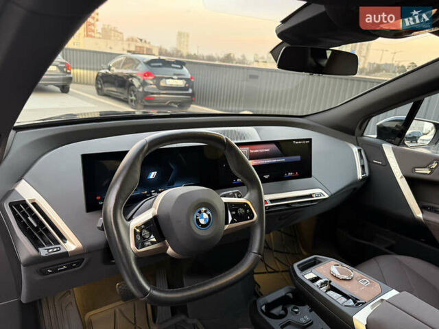 Черный БМВ iX, объемом двигателя 0 л и пробегом 19 тыс. км за 54800 $, фото 15 на Automoto.ua