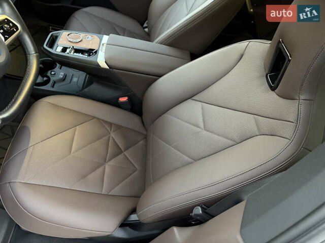 Черный БМВ iX, объемом двигателя 0 л и пробегом 19 тыс. км за 54800 $, фото 14 на Automoto.ua