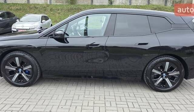 Черный БМВ iX, объемом двигателя 0 л и пробегом 98 тыс. км за 58800 $, фото 39 на Automoto.ua