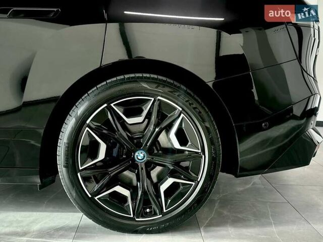 Черный БМВ iX, объемом двигателя 0 л и пробегом 62 тыс. км за 60390 $, фото 6 на Automoto.ua