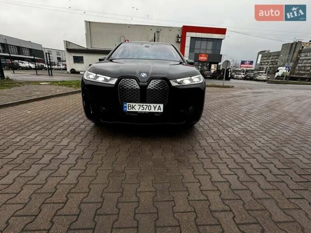 Черный БМВ iX, объемом двигателя 0 л и пробегом 27 тыс. км за 58500 $, фото 5 на Automoto.ua