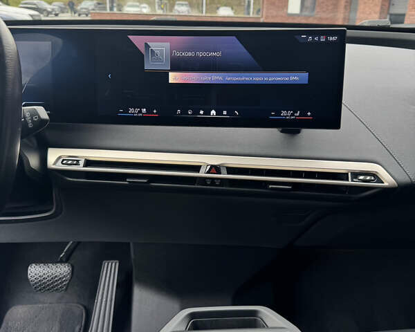 Черный БМВ iX, объемом двигателя 0 л и пробегом 55 тыс. км за 51500 $, фото 10 на Automoto.ua