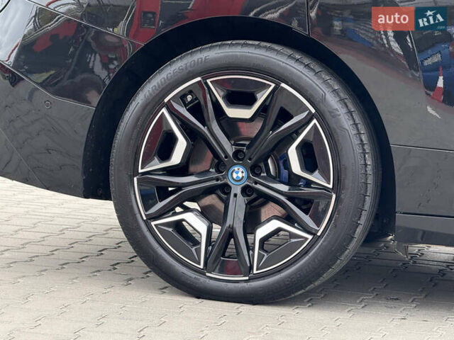 Черный БМВ iX, объемом двигателя 0 л и пробегом 46 тыс. км за 67999 $, фото 13 на Automoto.ua