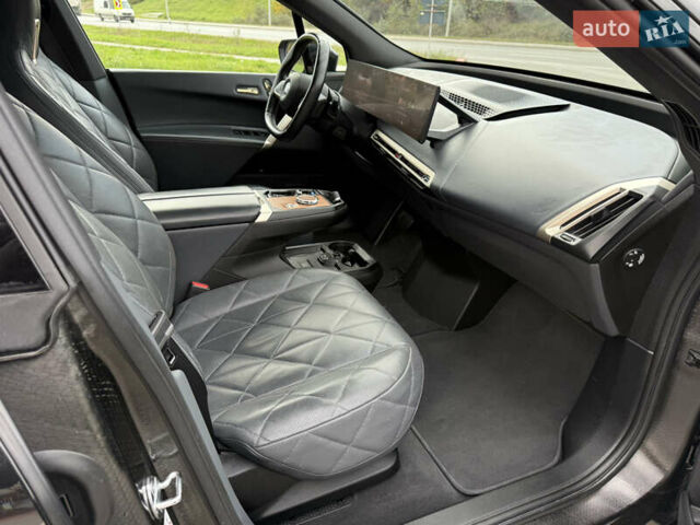 Черный БМВ iX, объемом двигателя 0 л и пробегом 46 тыс. км за 67999 $, фото 26 на Automoto.ua