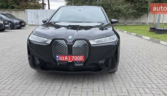 Черный БМВ iX, объемом двигателя 0 л и пробегом 98 тыс. км за 58800 $, фото 6 на Automoto.ua