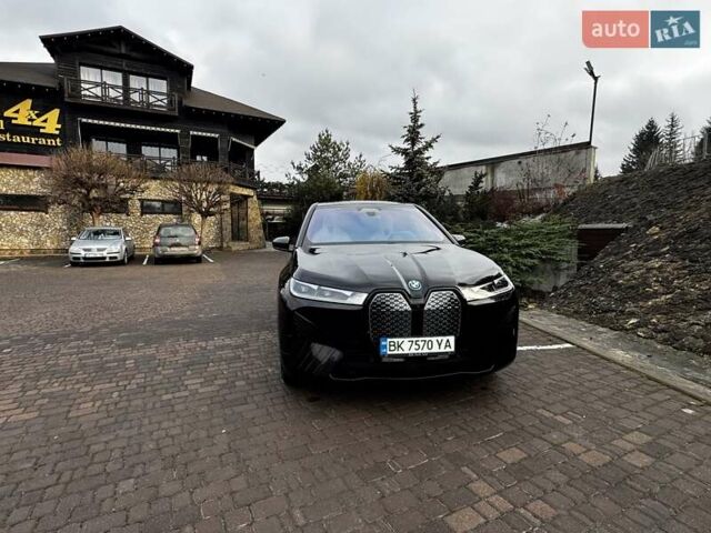 Черный БМВ iX, объемом двигателя 0 л и пробегом 27 тыс. км за 58500 $, фото 42 на Automoto.ua
