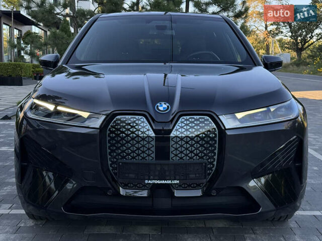 Черный БМВ iX, объемом двигателя 0 л и пробегом 72 тыс. км за 48500 $, фото 7 на Automoto.ua