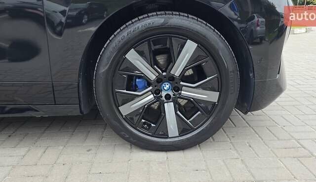 Черный БМВ iX, объемом двигателя 0 л и пробегом 98 тыс. км за 58800 $, фото 65 на Automoto.ua