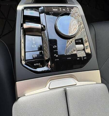 Черный БМВ iX, объемом двигателя 0 л и пробегом 12 тыс. км за 59999 $, фото 6 на Automoto.ua