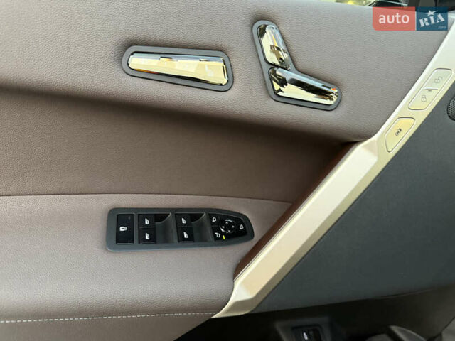 Черный БМВ iX, объемом двигателя 0 л и пробегом 19 тыс. км за 54800 $, фото 13 на Automoto.ua